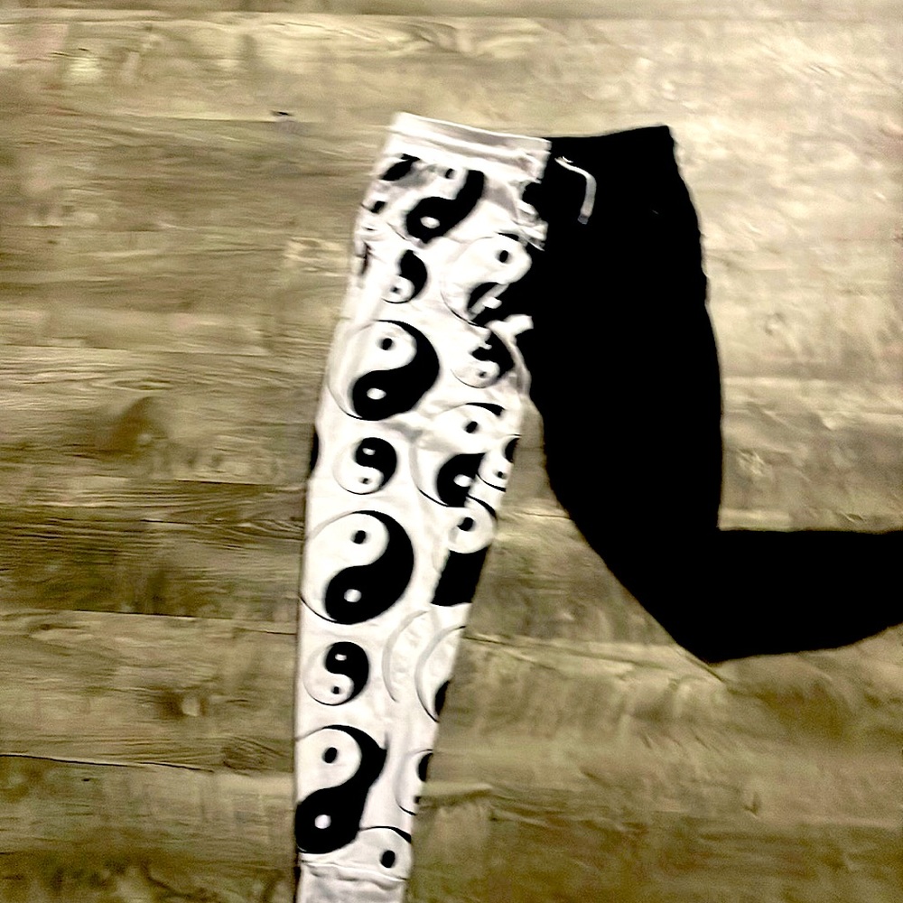 It’s black and white in perfect condition and no holes.
